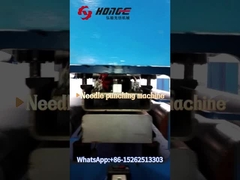 Hoe wordt de naaldgeslagen stof gemaakt?