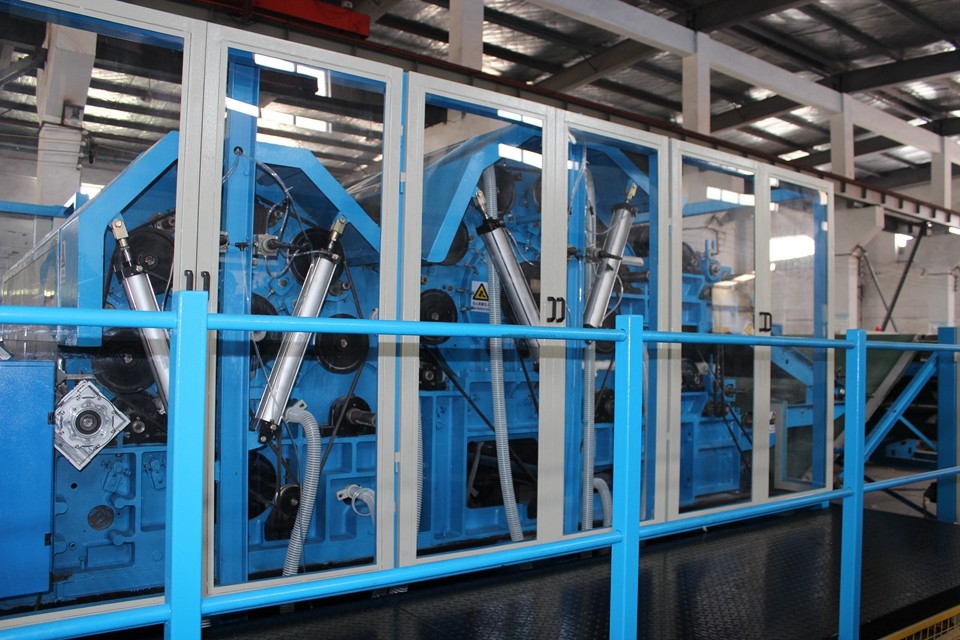 De Verwerkingsmachine van de hoge snelheidsvezel voor Polyester het Niet-geweven Watten Maken